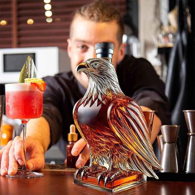 🦅Eagle Whiskey Bottle – A Masterpiece of Craftsmanship and Strength, Capturing the Spirit of Freedom in Every Detail改写一下这个标题