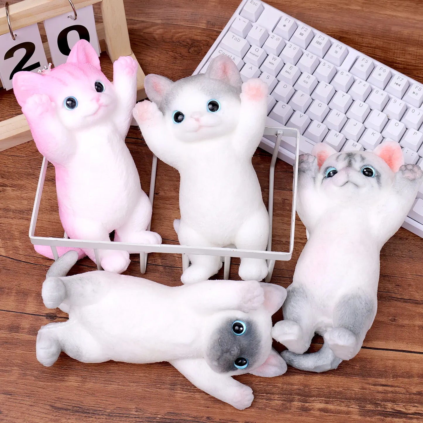 🎨🐾Soft and Cuddly Cat – Stress-Relief Squeezable Toy