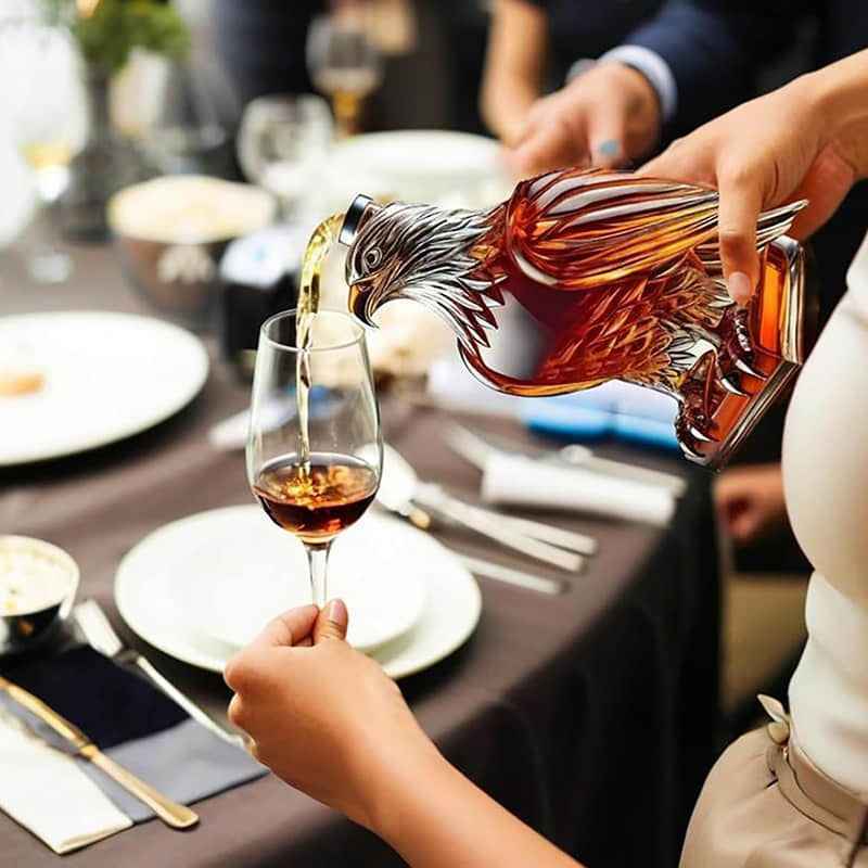 🦅Eagle Whiskey Bottle – A Masterpiece of Craftsmanship and Strength, Capturing the Spirit of Freedom in Every Detail改写一下这个标题