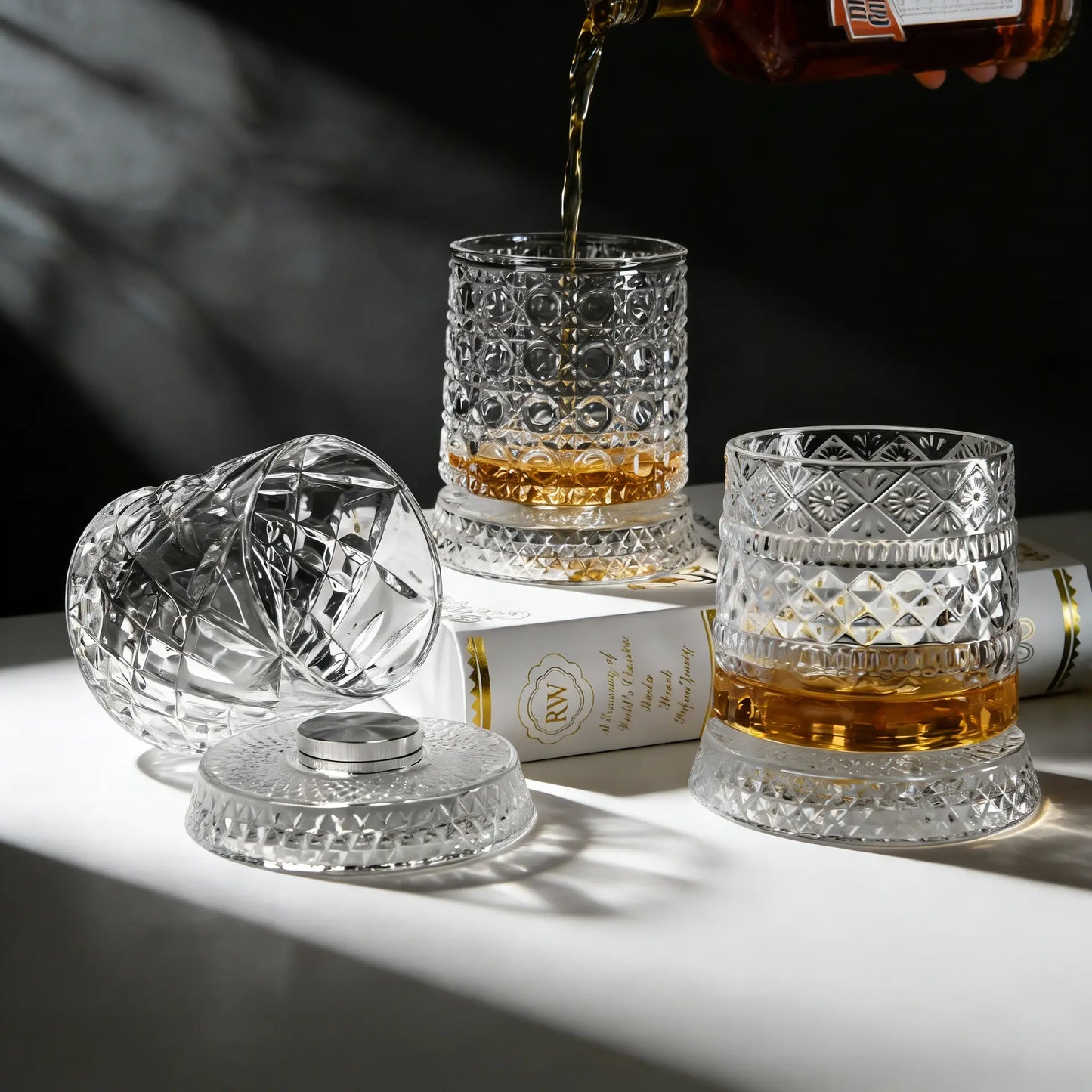 😎Best Gift For Gentlemen-360° Spinning Crystal Whiskey Glass🥃