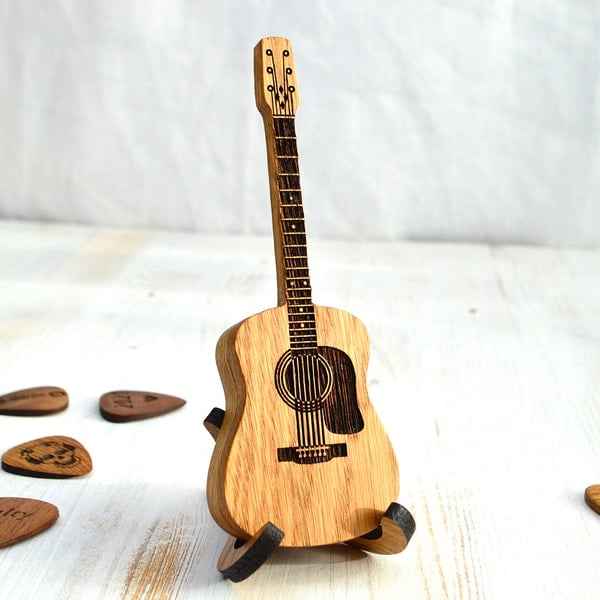 🎁Mini Cute Edition Wooden Guitar Plectrum Case🎸